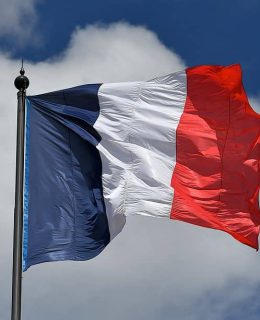 french-flag-paris-france.jpg_s1024x1024wisk20cZijK9UjjR_60GN7yFu-D-tFQjwazFvYaalKi8BYmuVw-1024x614
